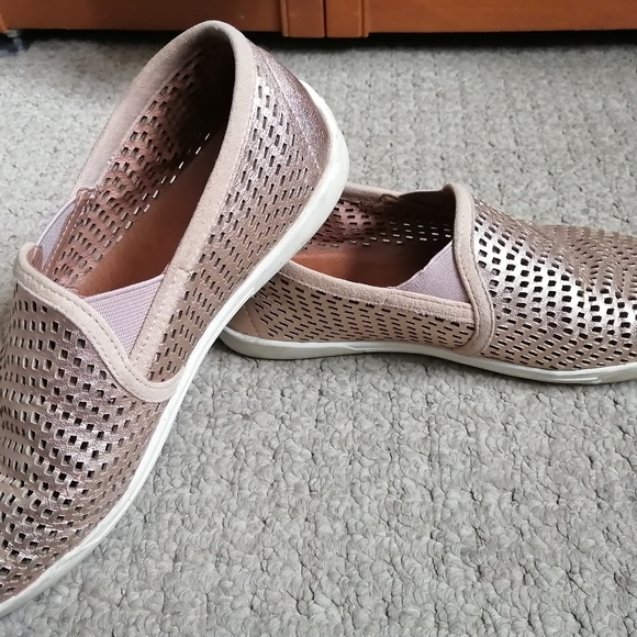 Shoes - Picture 1 of 3